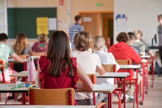 Èetiri dana škole? Peticiju potpisalo oko 45.000 ljudi, komentari zabrinjavajuæi ANKETA