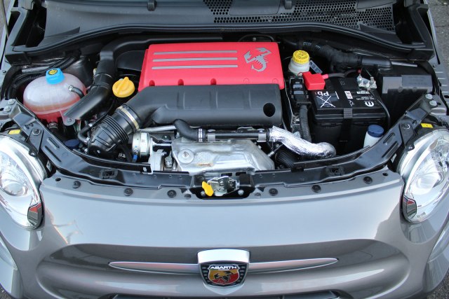 Abarth 595 Turismo: zapremina 1368 ccm, snaga 121 kW (165 KS) pri 5500 o/min, maks. o. moment 230 Nm pri 3000 o/min