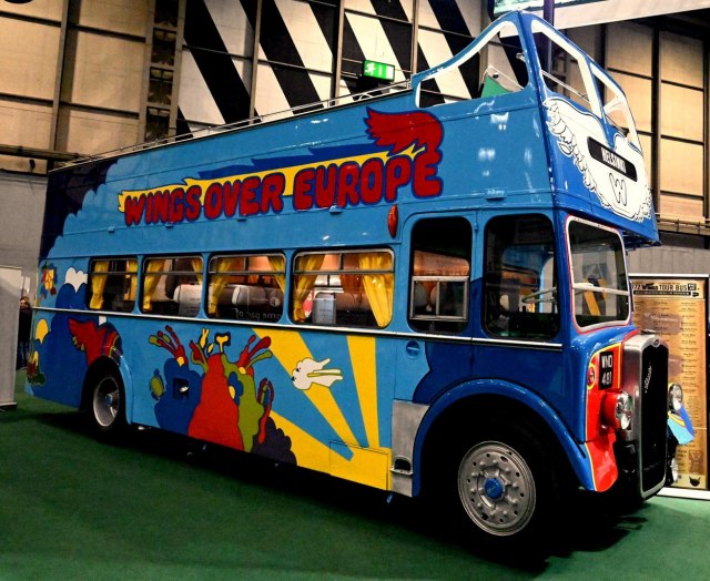 Legendarni autobus Pola Makartnija ide na aukciju FOTO