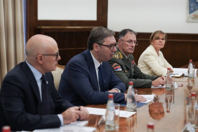 Vučić met with the NATO Commander PHOTO