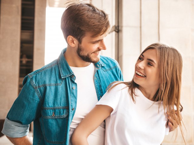 Ovih 15 UPOZORENJA sa početka veze NIKAKO ne bi trebalo da IGNORIŠETE, a večina to radi