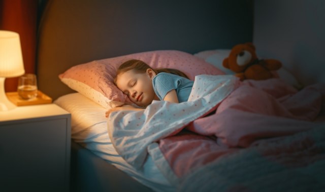 Zašto bi deca trebalo da idu na spavanje u 9 sati uveče?