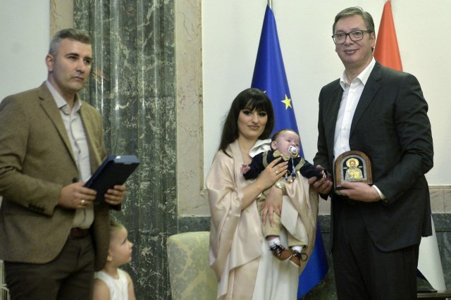 Vučić hosted Janković family from Kosovo and Metohija PHOTO