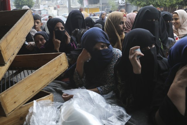 Haos u Gazi: Sve se urušava – ljudi upali u skladišta