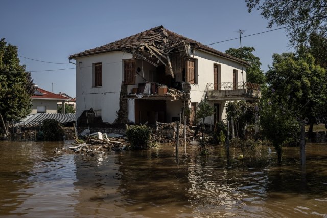 Nevreme u Bugarskoj: Snažna oluja, leteli krovovi, ima i mrtvih FOTO/VIDEO