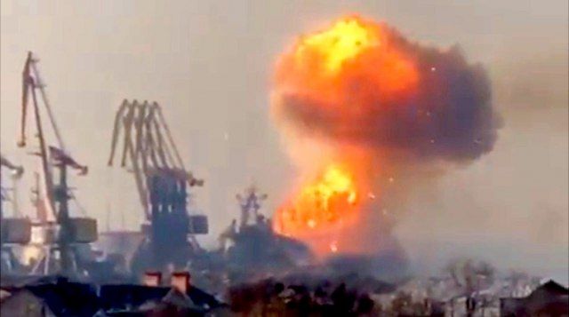 Procurio snimak udara: "Senke oluje" su ga pogodile, deo se razleteo u komade VIDEO