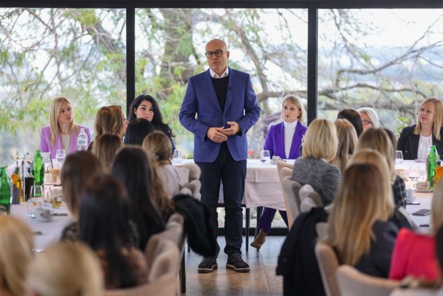 Vučević: Žene su stub celog društva FOTO