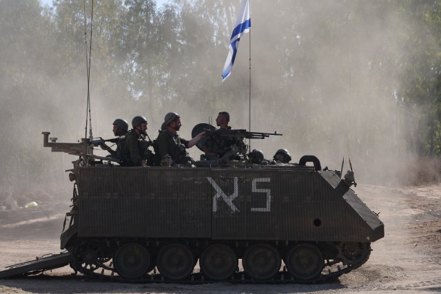 Izraelska vojska zauzela zgradu parlamenta u Gazi FOTO