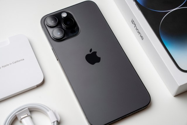 Znate li koliko Apple koštaju delovi za najjači iPhone 15?
