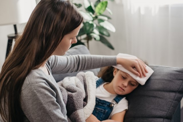 5 najboljih načina kako da IZMERITE DETETU TEMPERATURU bez toplomera!