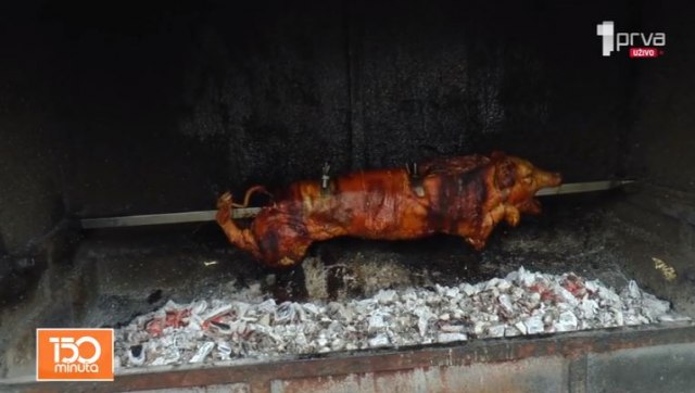 Počela je SEZONA SLAVA: Evo koje su CENE PRASETINE I JAGNJETINE, kao i u čemu je tajna kvalitetnog pečenja (VIDEO)