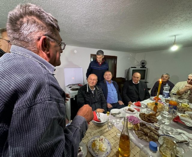 Palma nenajavljeno na slavi porodice Jevtić FOTO/VIDEO