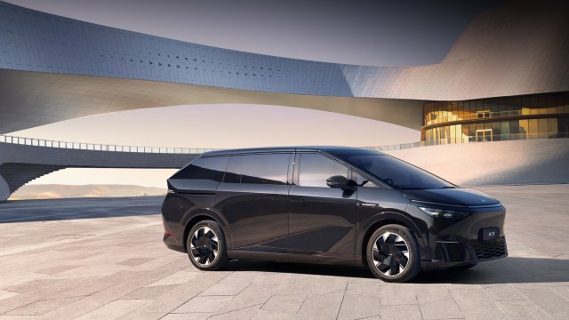 Luksuzni minivan iz Kine: Predstavljen Xpeng X9 FOTO