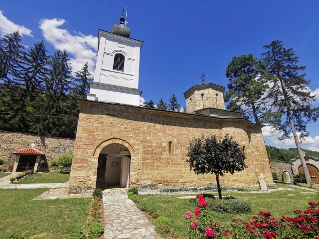 Svetinja u centru Srbije: Živopisni manastir u kojem je sahranjen i srpski komandant FOTO