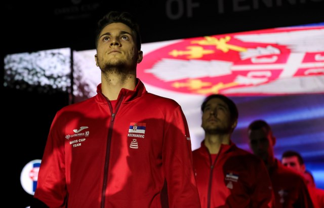 Teniseri Srbije opet izašli uz "Veseli se srpski rode" VIDEO