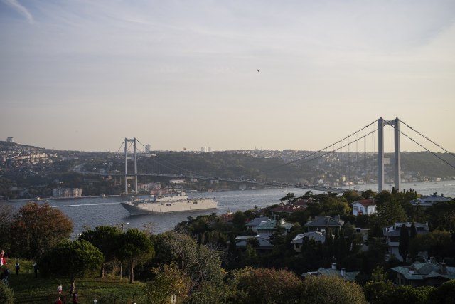 Turkey closes the Bosphorus Strait