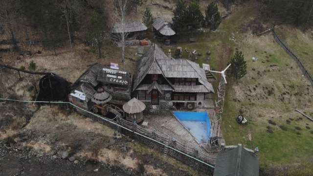 Srpsku vodenicu i dalje èuva Sava Savanoviæ: Uz huk planinskog potoka spava sa slikom vampira