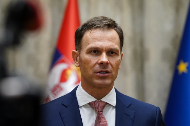 10.000 srednjoškolcima, 20.000 penzionerima... Mali najavio termine isplata 4 vrste pomoći