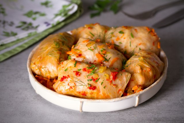 Kako da uvijete sarme, a da se ne raspadnu: Ovaj mali trik će vam pomoći