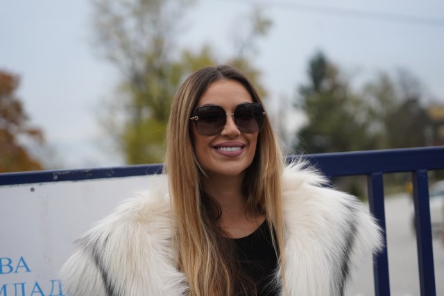 Tea Tairović pokazala da ima VELIKO SRCE! Pevačica iznenadila mališane ometene u razvoju: 