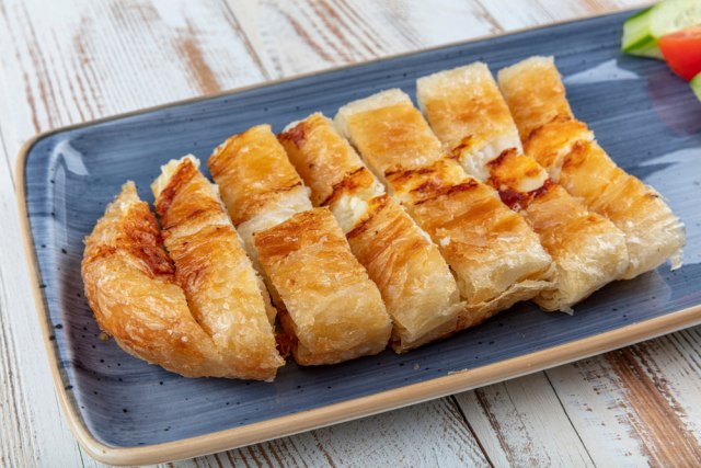 Recept za POSNI BUREK: Savršen doručak tokom Velikog Božićnog posta!