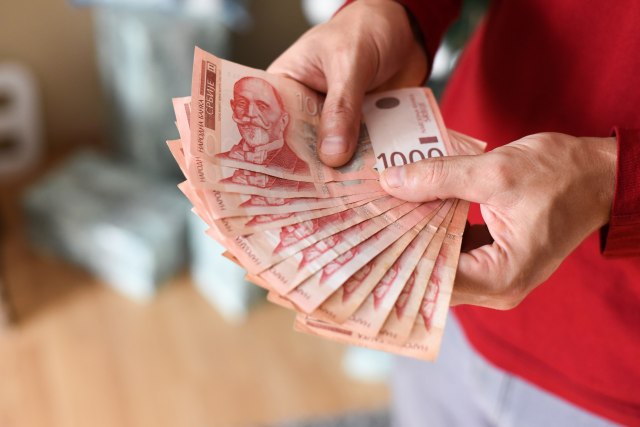 Šta su sve građani pitali Malog o pomoći od 10.000 za srednjoškolce? 