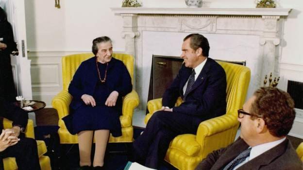 U prvom planu: Nikson i izraelska premijerka Golda Meir, a Kisindžer prati razgovor/Reuters
