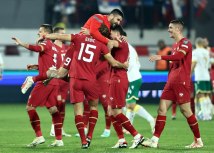 Proslava gola Srðana Babiæa kojim je Srbija izjednaèila protiv Bugarske u poslednjem kolu kvalifikacija za Euro 2024./Reuters