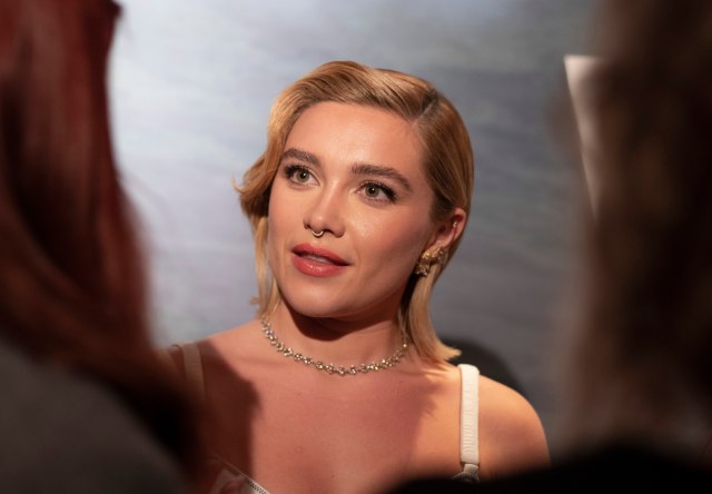 Holivudsku zvezdu gaðali iz publike: Pogoðena u glavu, na licu joj se vidi bol i neprijatnost VIDEO