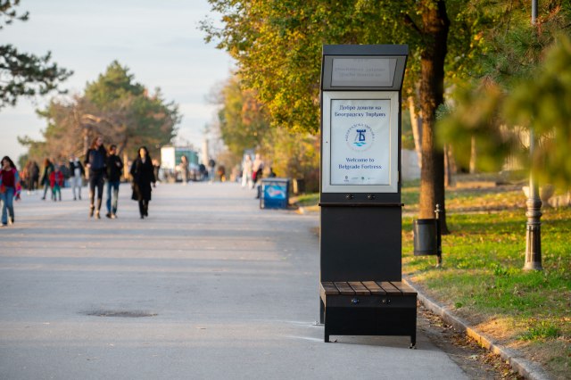 Postavljene solarne klupe na Kalemegdanu: Evo čemu služe VIDEO