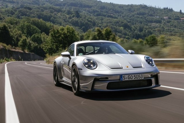 Porsche navodno testira hibridni V4 na 911 modelu
