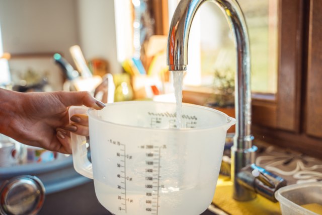 Da li ste znali za ovu DODATNU NAMENU BOKALA SA MERICAMA? Mnogi nisu znali da može da se koristi i za OVO!