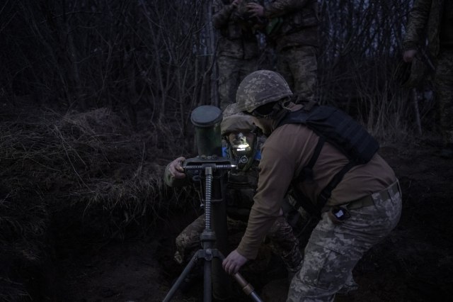 Rat – dan 652: Rat se širi?; Amerika strahuje za svoje granice; Otkrivena tajna vojna baza