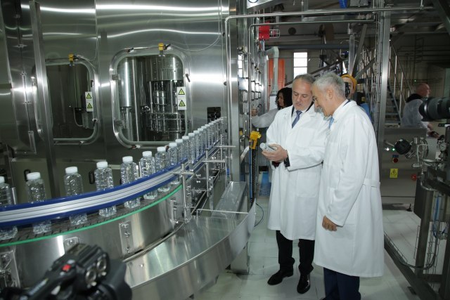 Veliki dan za VODAVODU: Otvorena nova proizvodna linija i potpisan ugovor sa Odbojkaškim savezom Srbije OSS