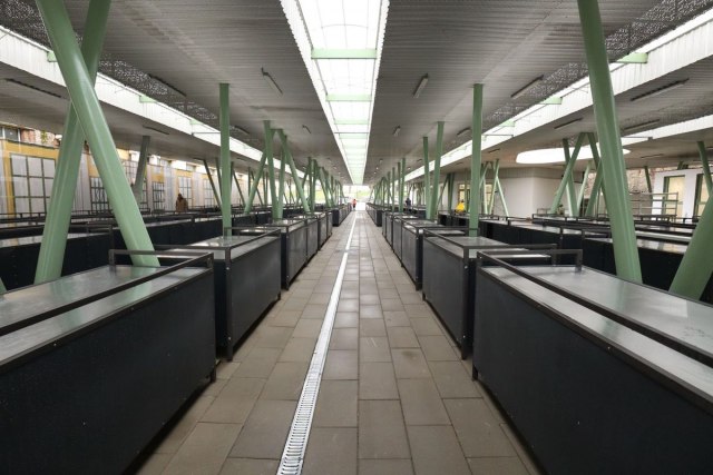 Otvoren pijačni i mlečni deo kragujevačke pijace 