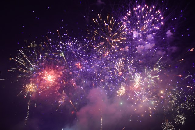 Zašto sve više gradova ZABRANJUJE VATROMET u novogodišnjoj noći?