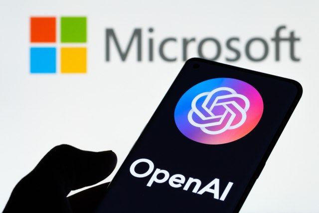 Microsoft pod lupom regulatora jer je umešao prste u OpenAI
