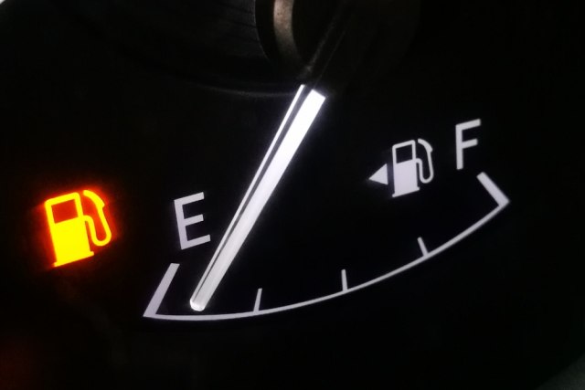 Pet načina da sačuvate gorivo kad vozite 