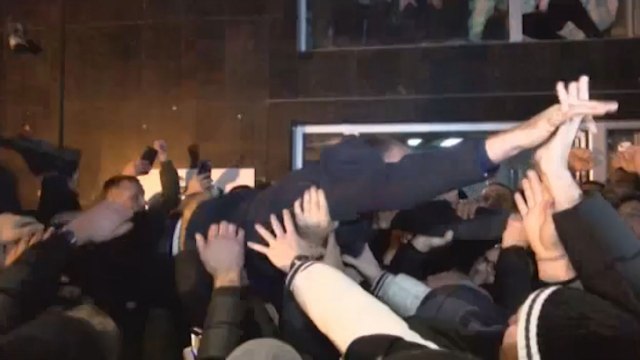 Ljajić na rukama građana, dočekan uz ovacije FOTO/VIDEO