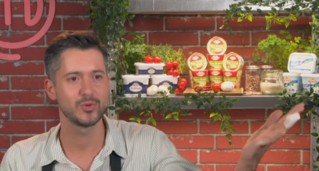 U MasterChef kuhinji se PROPRIČAO I ITALIJANSKI: Bogdan nije mogao da se snađe sa krempitom, pa mu je Ivana priskočila u pomoć - evo i kako... (VIDEO)