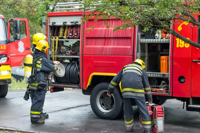 Veliki požar na Terazijama: Dim kulja kroz celu ulicu, na licu mesta veliki broj vatrogasaca VIDEO
