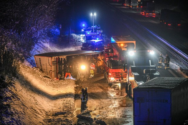 Haos u Sloveniji: Snažna oluja prevrnula nekoliko kamiona, saobraćaj veoma otežan