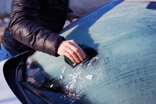Automobil vam je santa leda: Za početak, kako ući u auto? Ovo nikad nemojte da radite VIDEO