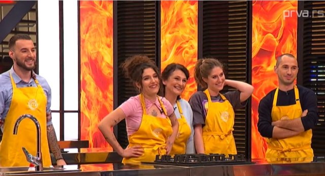 Žuti tim je POBEDNIK večerašnjeg izazova: Sudije su odlučile da je njihova ROĐENDANSKA TORTA najlepša i najukusnija! (VIDEO)