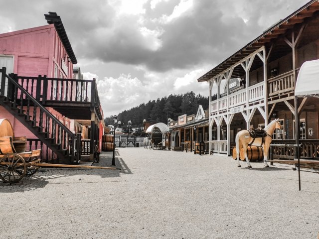 Snima se američki film na Zlatiboru: Glumci kupuju džempere i čarape, rakija ih oduševila