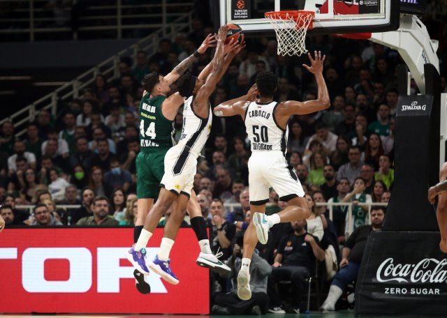 Sraman transparent doèekao Partizan u "OAKA" areni