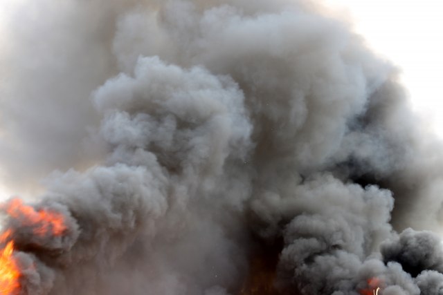 Lokalizovan požar na pijaci u Sarajevu: Crni dim i dalje kulja VIDEO