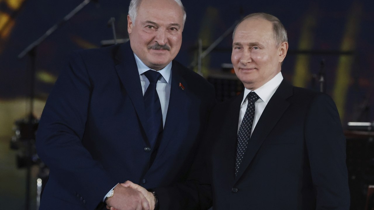 Человек и общество. Политические взаимодействия между странами. Межкультурные отношения. Отношения с другими государствами и народами. Человек и государство.