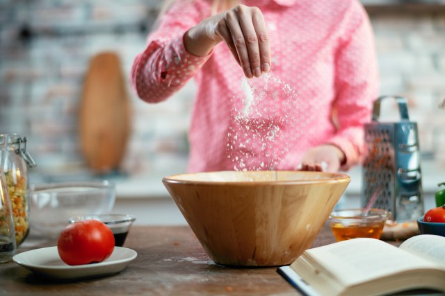 Kako da spasite jelo koje je previše slano, preljuto ili preslatko?