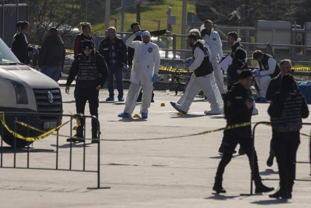 Shooting in front of courthouse; Urgent statement issued: There are dead and wounded